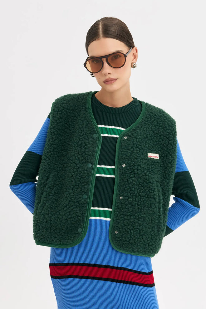 [pl][Modelka ma 179 cm wzrostu i nosi rozmiar S] [en][The model is 179 cm tall and wears size S] [de][Das Model ist 179 cm groß und trägt Größe S] wełniana kamizelka merino damska moss emerald zielona green merino wool vest gillet sleeveless merinowolle weste