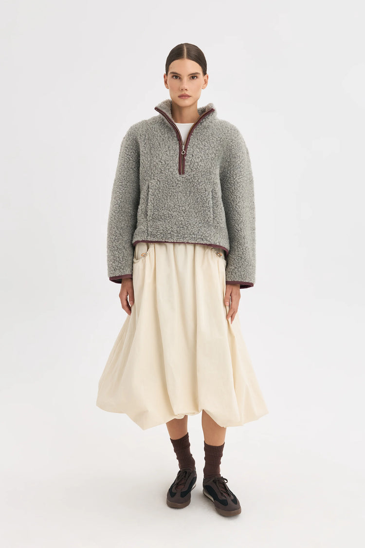 [pl][Modelka ma 179 cm wzrostu i nosi rozmiar S] [en][The model is 179 cm tall and wears size S] [de][Das Model ist 179 cm groß und trägt Größe S] wełniana kurtka kangurka szara merino wool jacket stone grey kangaroo 