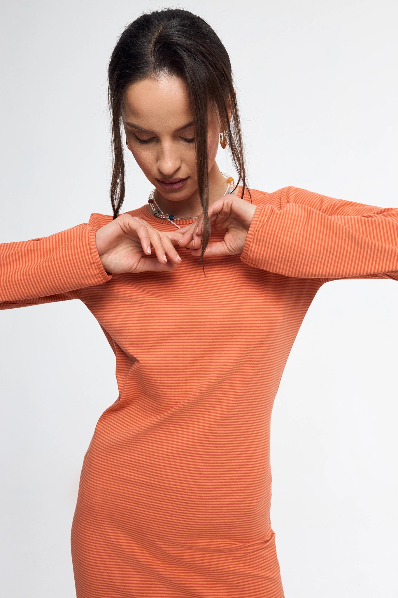 sukienka midi w paski długa sukienka w paski pomarańczowa modelka adult wiosna dress orange sun kleid damenkleid
