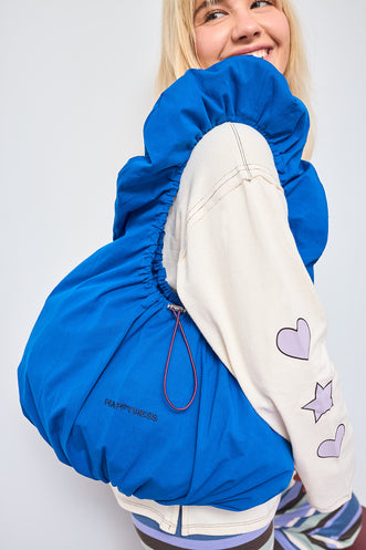 bawełniana torebka scrunchie bag cobalt kobaltowa stylizacja