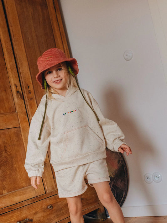 [Marcelinka ma 120 cm wzrostu i nosi bluzę w rozmiarze 7-8 lat] bawełniana bluza dziecięca z kapturem confetti outfit zestaw kapelusz szorty