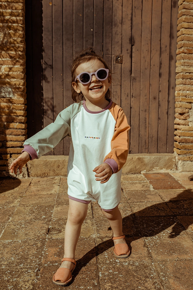 [pl][Modelka ma 91 cm i nosi rozmiar 2-3 lat] [en][The model is 91 cm and wears size 2-3 years] [de][Das Model ist 91 cm groß und trägt Größe 2-3 Jahre] dziecięce body kolorowe bawełna organiczna multicoloured organic cotton dziecko sandałki stylizacja