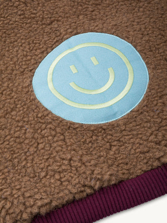 kurtka dziecięca bomberka wełniana merino teddy brown tył detal uśmiech naszywka