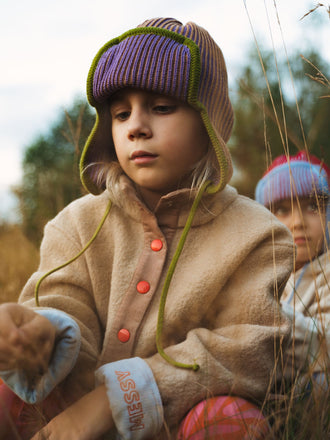 dziecięca czapka pilotka wełniana  merino wool hat purple pine fioletowo beżowo dziecko dzieci kurtka