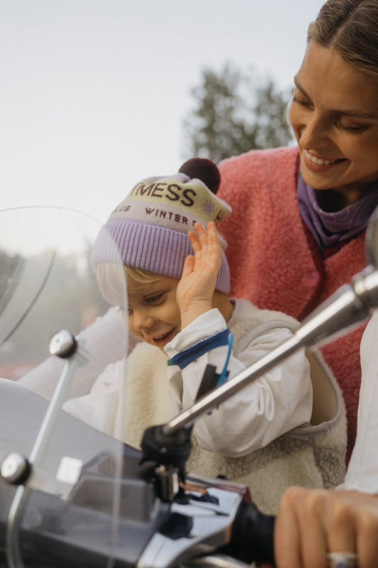dziecięca czapka wełniana merino winter club fioletowa wool hat dziecko chłopiec stylizacja kamizelka