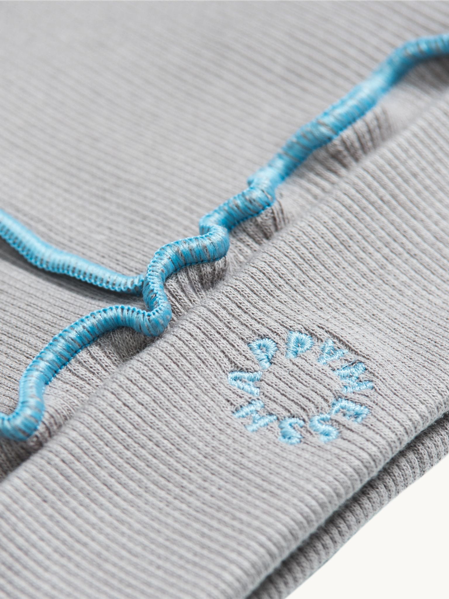 dziecięca czapka beanie bawełniana blue fog szara niebieskie detale cotton hat detal