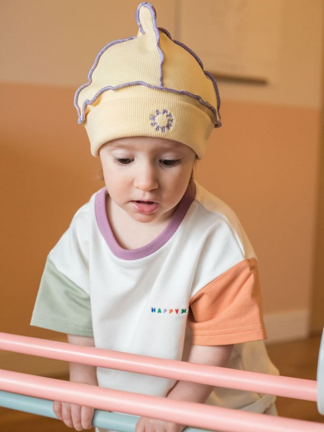 dziecięca czapka beanie bawełniana żółta sunny grape fioletowe detale cotton hat dziecko t-shirt