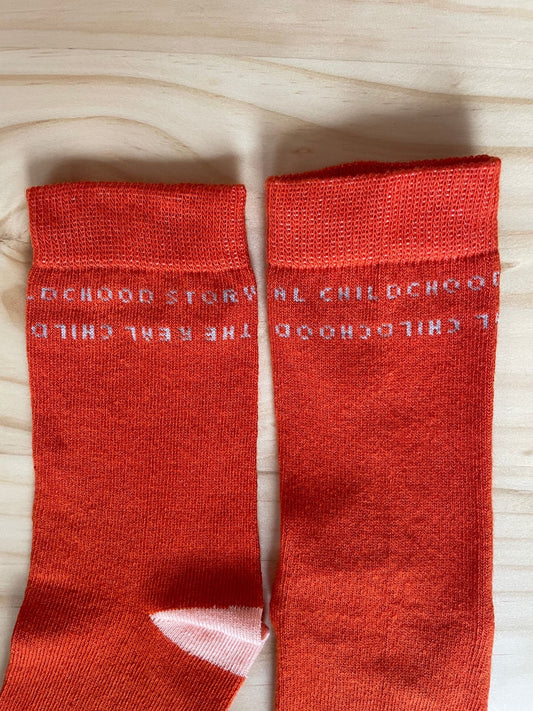 dziecięce skarpetki z literówką outlet pomarańczowe carrot juice detal