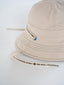 dziecięcy kapelusz beżowy bawełna organiczna bucket hat organic cotton niebieski haft sailor blue detal