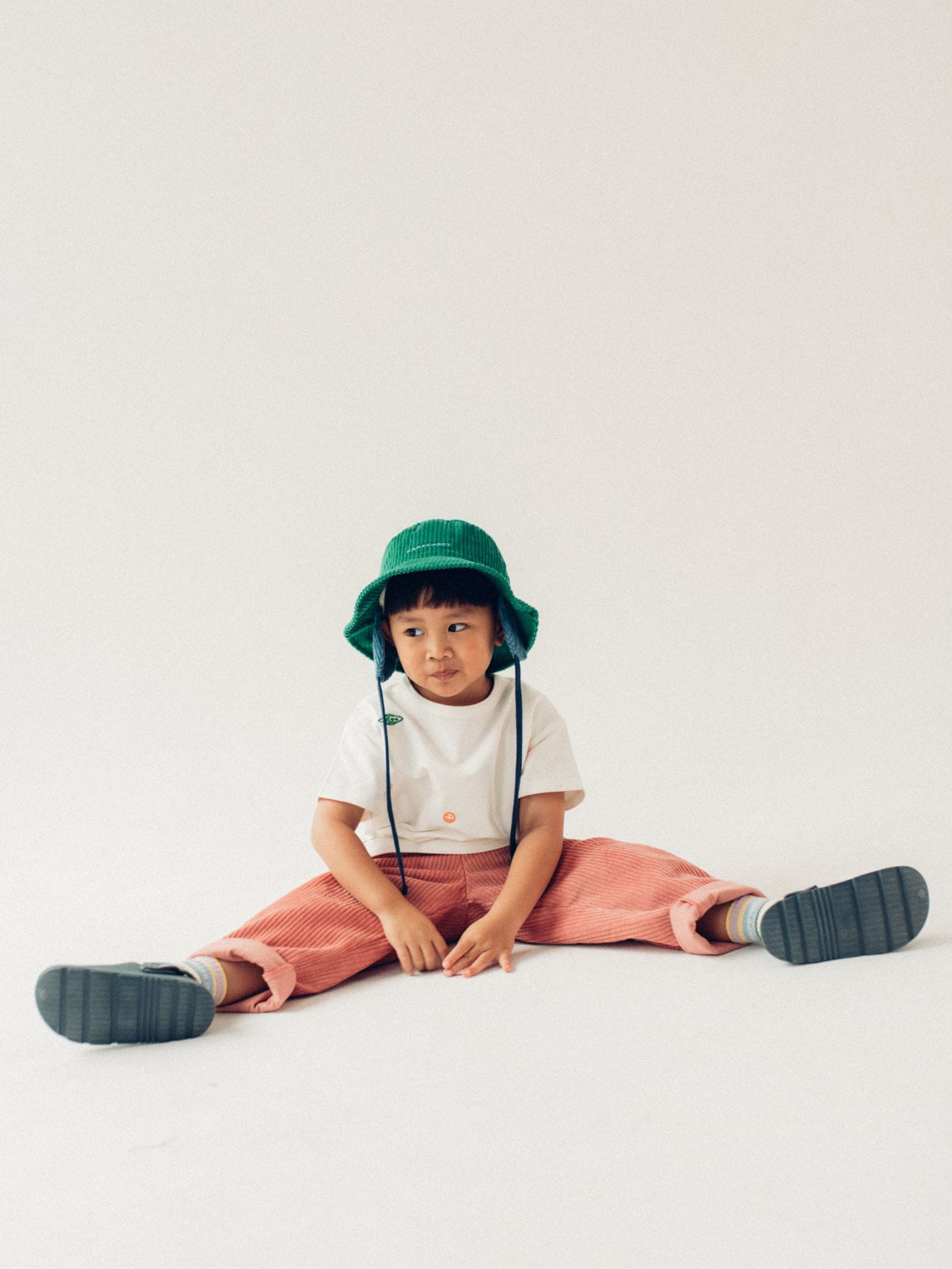 dziecięcy kapelusz sztruksowy zielony jungle green bluebird bucket hat bawełniany dziecko spodnie t-shirt