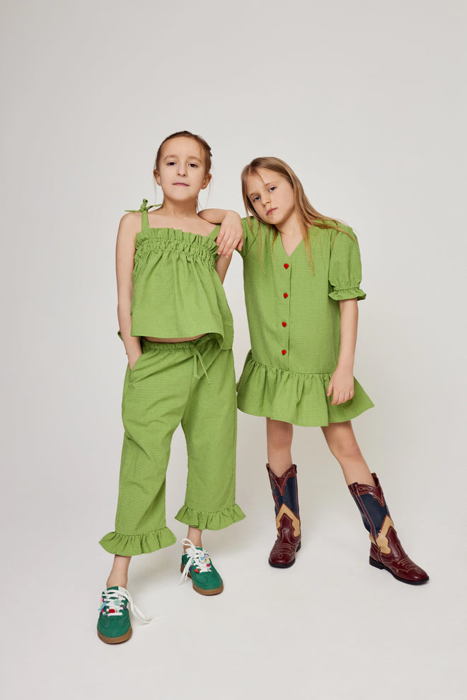spodnie dziecięce w kratę z falbanką zielone matcha green outfit sukienka top dzieci dziewczynki