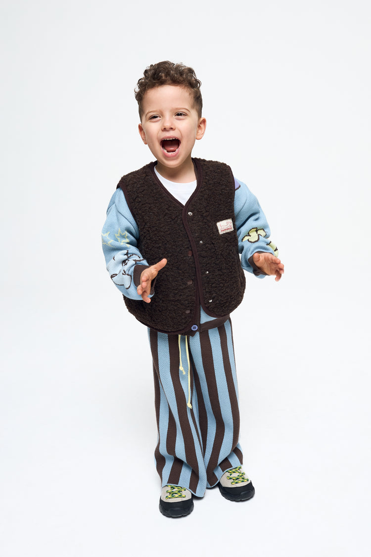 [pl][Model ma 4 lata i nosi rozmiar 3-4 lata] [en][The model is 4 years old and wears a size 3–4 years] [de][Das Model ist 4 Jahre alt und trägt die Größe 3–4 Jahre] dziecięca kamizelka wełna merino brązowa chocolate brown childer brown vest