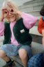 [pl][Modelka ma 110 cm wzrostu i nosi rozmiar 3-4 lata] [en][The model is 110 cm tall and wears size 3-4 years] [de][Das Model ist 110 cm groß und trägt Größe 3-4 Jahre] dziecięca wełniana kamizelka merino zielona green butelkowa zieleń emerald moss wool vest gilet slevless
