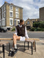 [pl][Modelka ma 177 cm wzrostu i nosi rozmiar S] [en][The model is 177 cm tall and wears size S] [de][Das Model ist 177 cm groß und trägt Größe S]  kamizelka wełniana merino unisex chocolate brown outfit stylizacja wool vest gilet weste wollweste