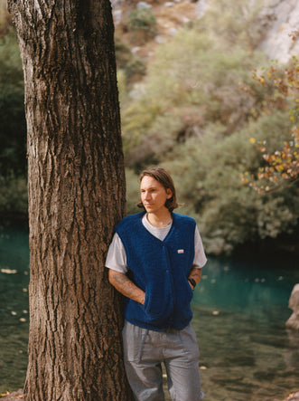 kamizelka wełniana merino unisex cobalt wool vest gilet model mężczyzna 