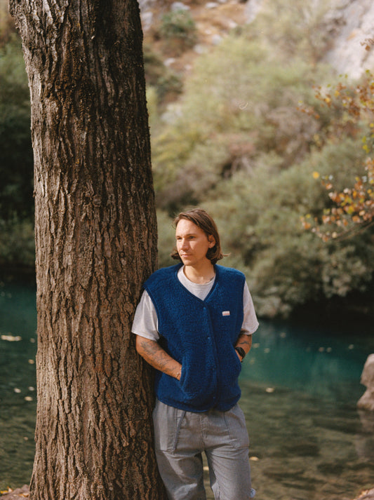 kamizelka wełniana merino unisex cobalt wool vest gilet model mężczyzna 