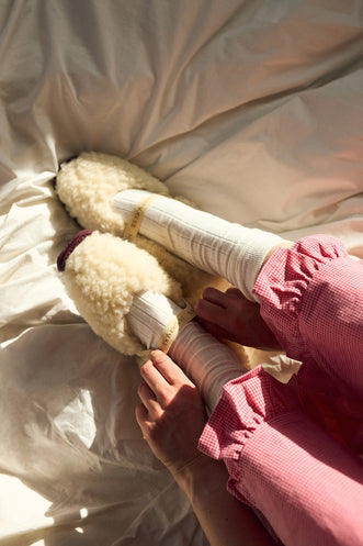 damskie wełniane kapcie merino żółte wool slipper butter yellow model outfit