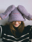 kapelusz wełniany merino unisex adult wool bucket hat lilac cloud fioletowy modelka rękawiczki