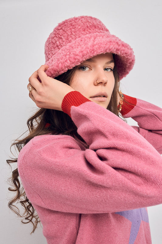 kapelusz wełniany merino unisex adult wool bucket hat różowy dusty pink outfit sweter star 