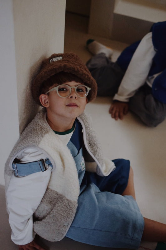 kapelusz wełniany merino dziecięcy wool bucket hat teddy brown chłopiec kamizelka ogrodniczki 