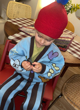 bawełniany kardigan dziecięcy fun icons sweter bawełna organiczna outfit spodnie czapka