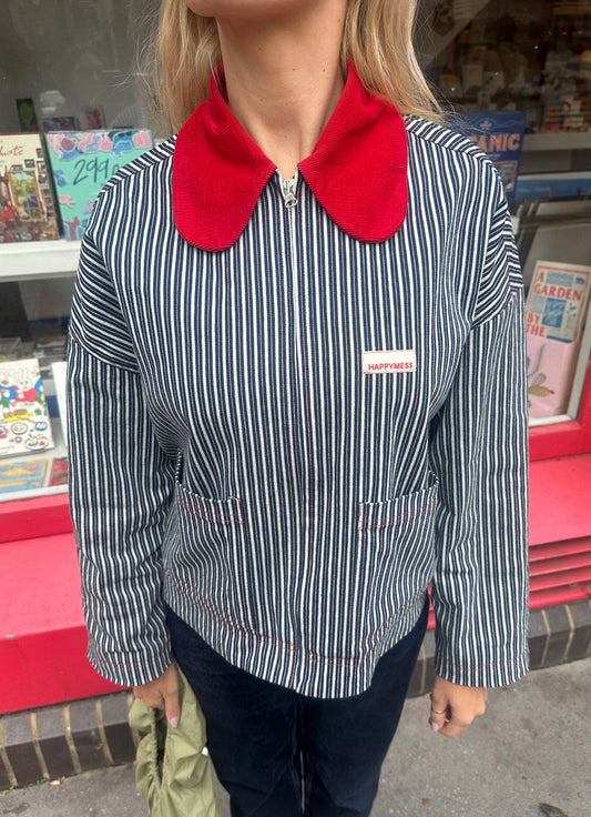 [Modelka ma 174 cm wzrostu i nosi rozmiar S] katana damska kurtka jeansowa w paski czerwony sztruksowy kołnierz outfit stylizacja torebka wave stripes