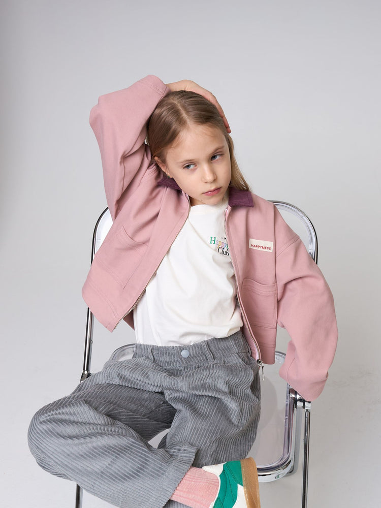 [pl][Modelka ma 120 cm i nosi rozmiar 7-8 lata] [en][The model is 120 cm and wears size 7-8 years] [de][Das Model ist 120 cm groß und trägt Größe 7-8 Jahre]  kurtka dziecięca jeansowa katana sztruksowy kołnierz dawn rose stylizacja outfit sztruksowe spodnie