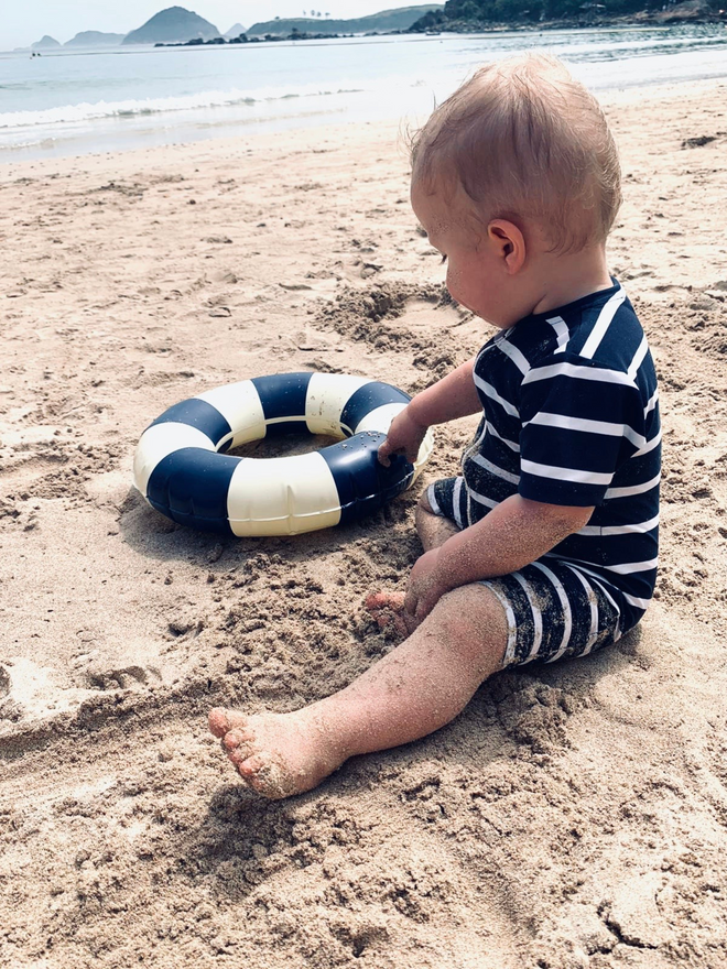 kółko do pływania wodne basen swim ring niebieskie granatowe cannes blue dziecko plaża