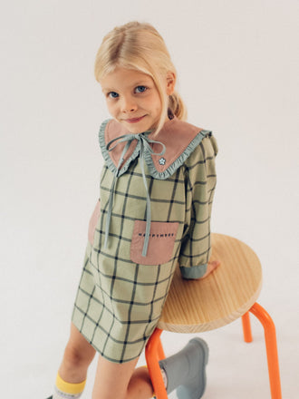 kołnierzyk dziecięcy kołnierz bawełna organiczna pink blush różowy modelka dziewczynka dziecko