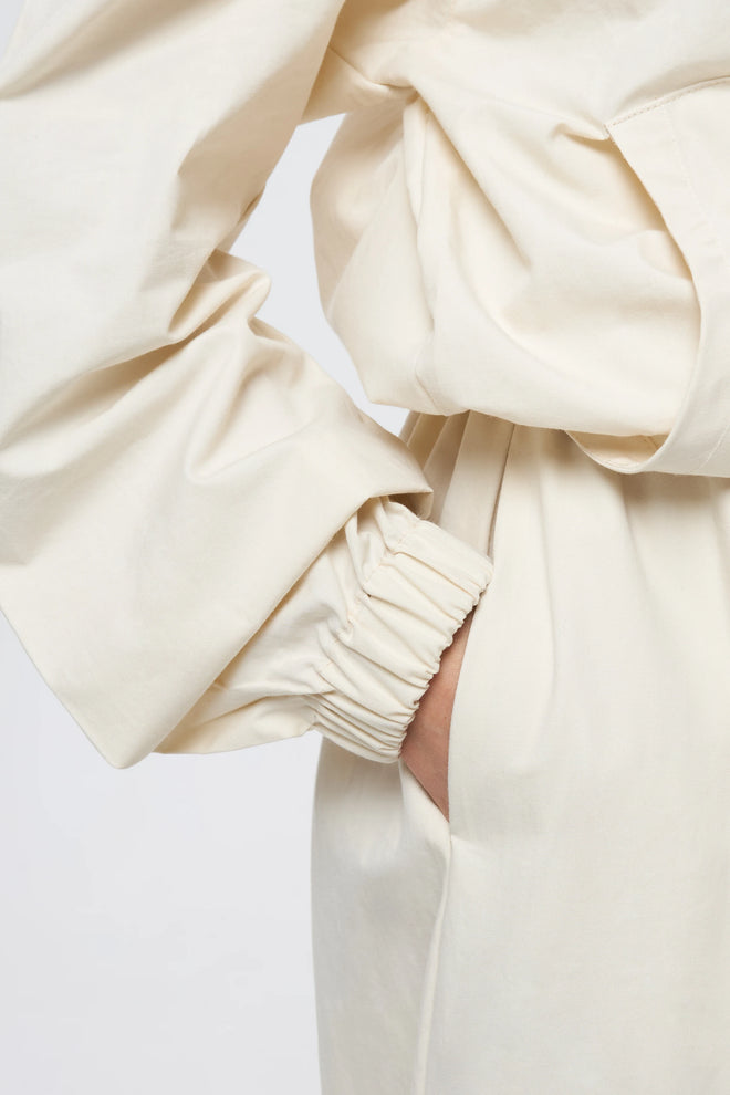 bawełniana beżowa ortalionowa kurtka cotton beige jacket jacke zestaw set lisbon light detal 