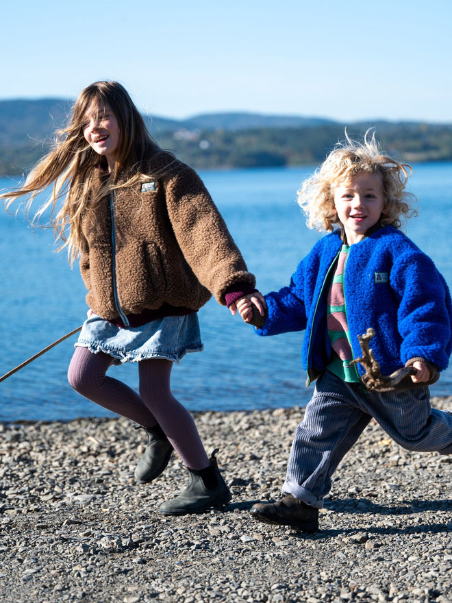 kurtka dziecięca bomberka cobalt kobaltowa niebieska wełniana merino dzieci outfit stylizacje chłopiec dziewczynka