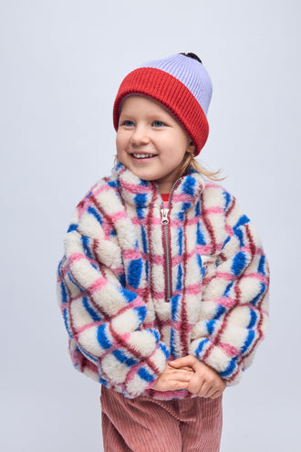 kurtka kangurka wełniana merino dziecięca pink cobalt różowo niebieska krata stylizacja spodnie sztruksowe czapka beanie