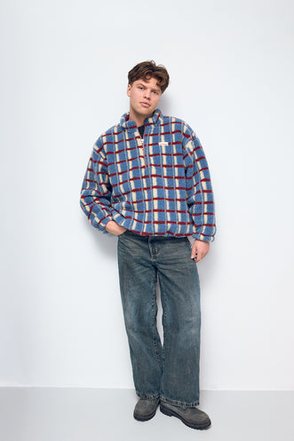 [Model ma 179 cm wzrostu i nosi rozmiar XL] kurtka wełniana merino krata blue shadow model stylizacja