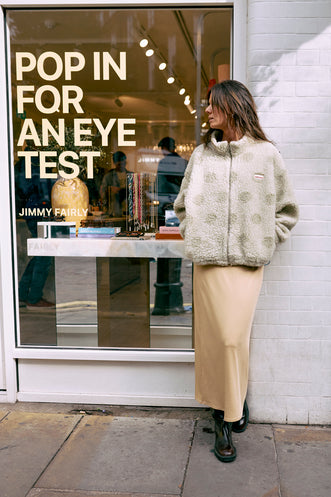 [Modelka ma 175 cm wzrostu i nosi rozmiar S] kurtka wełniana unisex adult polka dots stylizacja bomberka kropki spódnica