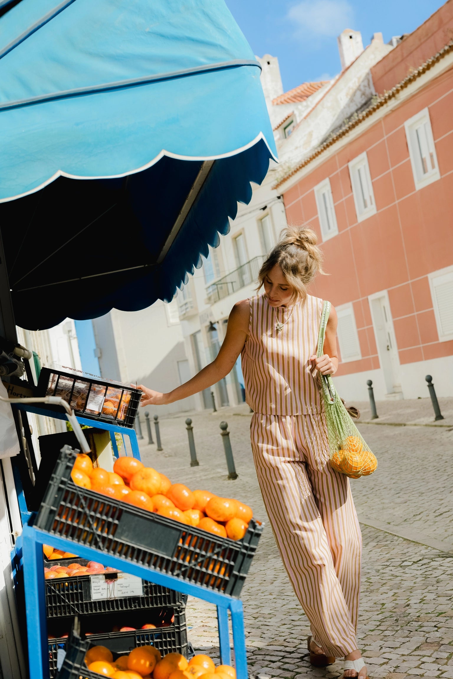 letni lniany zestaw damski spodnie bluzka wiązana w paski blush stripes linen set ants trousers top leinen hose bluse zum binden