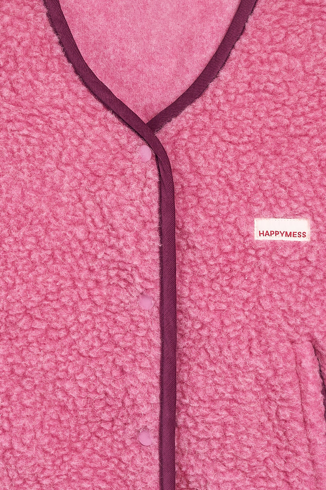 kamizelka wełniana merino unisex dusty pink modelka outfit wool vest gilet weste wollweste detal