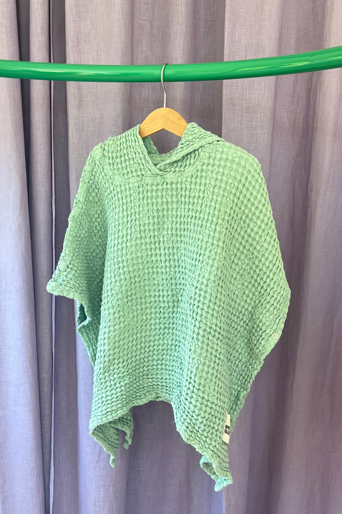 dziecięce ponczo kąpielowe waflowe lniane sage zielone outlet bez wszystki w rozmiarem przód