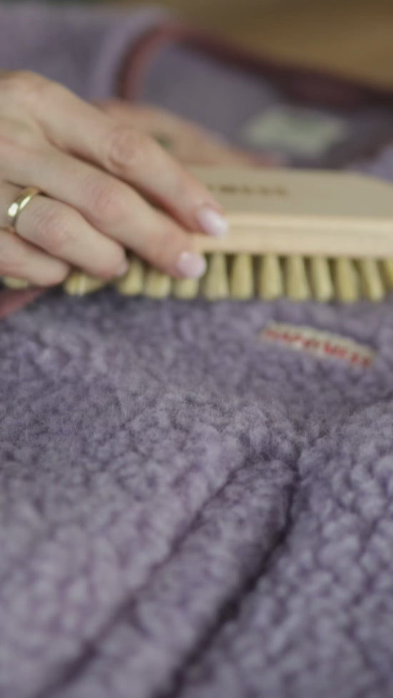 szczotka do pielęgnacji wełny z naturalnego włosia wool care brush kamizelka