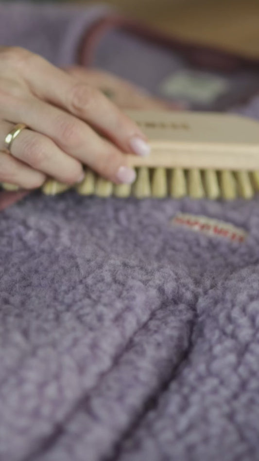 szczotka do pielęgnacji wełny z naturalnego włosia wool care brush kamizelka