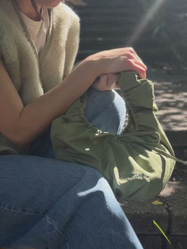 torebka bawełniana scrunchie green tea zielona organic cotton bawełna organiczna outfit kamizelka