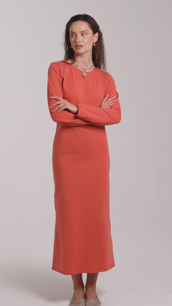 sukienka midi w paski długa sukienka w paski pomarańczowa modelka adult wiosna dress orange sun kleid damenkleid