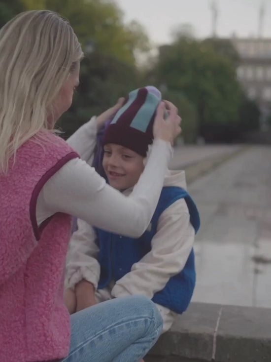 dziecięca wełniana czapka merino beanie burgundy frost paski wool hat stylizacja kamizelka chłopiec