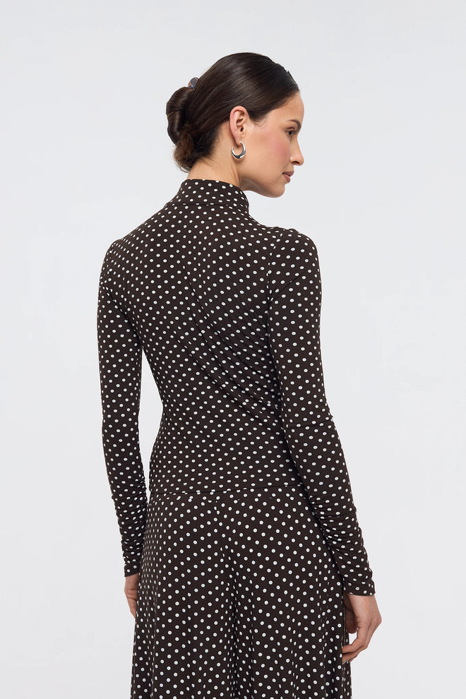 [pl][Modelka ma 174 cm i nosi rozmiar S] [en][The model is 174 cm tall and wears size S] [de][Das Model ist 174 cm groß und trägt Größe S]  longsleeve damski brązowy w groszki choco dots 