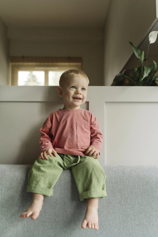 spodnie dziecięce w kratę zielone matcha green outfit dziecko chłopiec stylizacja