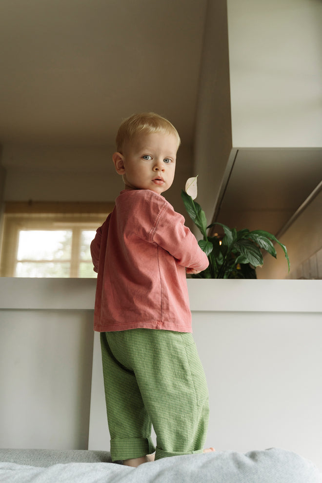 spodnie dziecięce w kratę zielone matcha green outfit dziecko chłopiec
