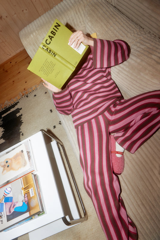 spodnie bawełna organiczna paski berry stripes outfit stylizacja set zestaw kapcie pink różowe