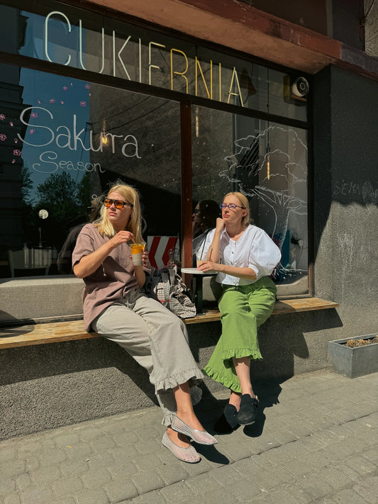 spodnie damskie krata falbanka foggy brown vichy frilled outfit stylizacja modelki