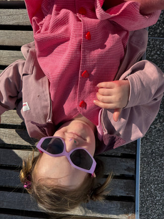 dziecięca sukienka w kratę różowa z falbanką wild berry dziecko stylizacja katana dziewczynka