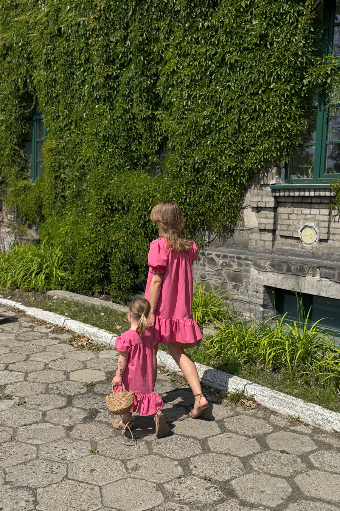 dziecięca sukienka w kratę różowa z falbanką wild berry matchy stylizacja mama córka dziecko dziewczynka 