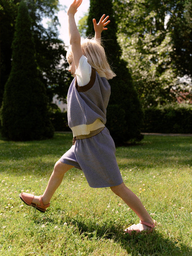 dziecięce letnie dzianinowe spodenki szorty fioletowe bawełniane bawełna organiczna organic cotton crochete shorts sunwashed lilac kindershorts bio-baumwolle
